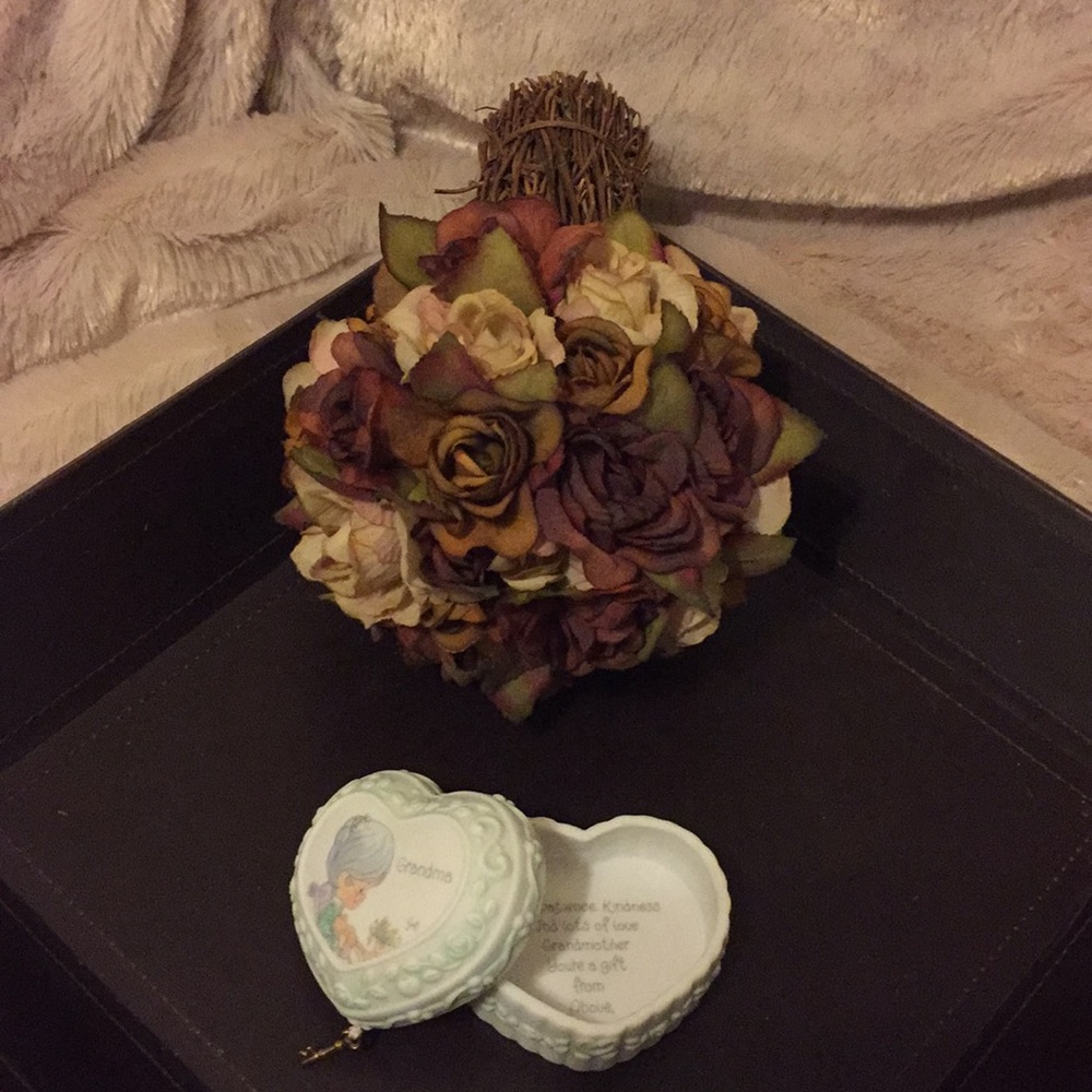 NWT GORGEOUS vintage Precious Moments Trinket Box